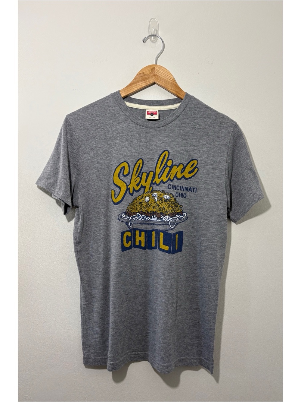 Homage Skyline Chili Cincinnati, OH graphic t-shirt (small)
